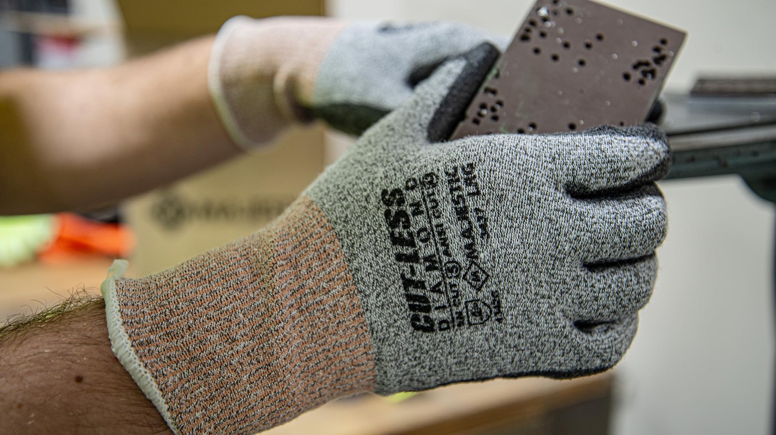Majestic Cut-Less Dyneema Glove with Polyurethane Palm | 1 Pair – MED | 13 Ga…