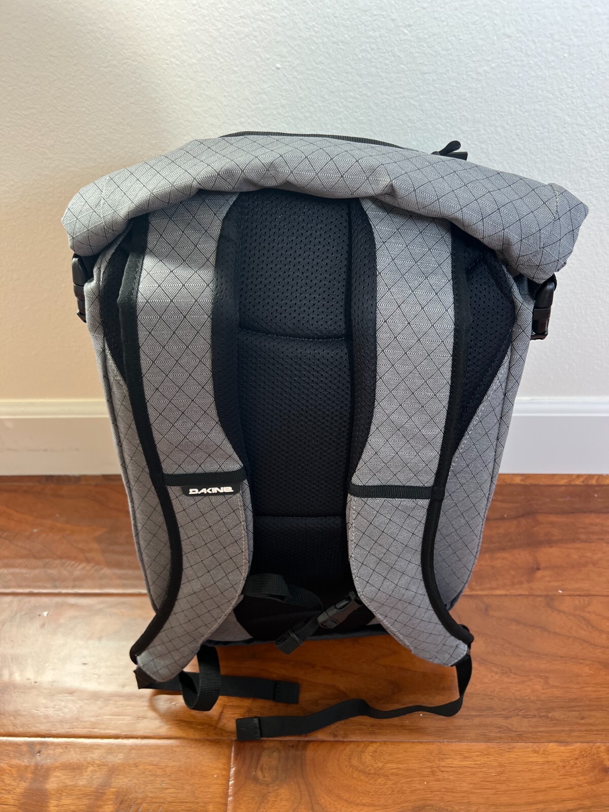 NEW Dakine Mission Surf DLX Wet/Dry Pack – 32L, Griffin Gray – LIMITED EDITION