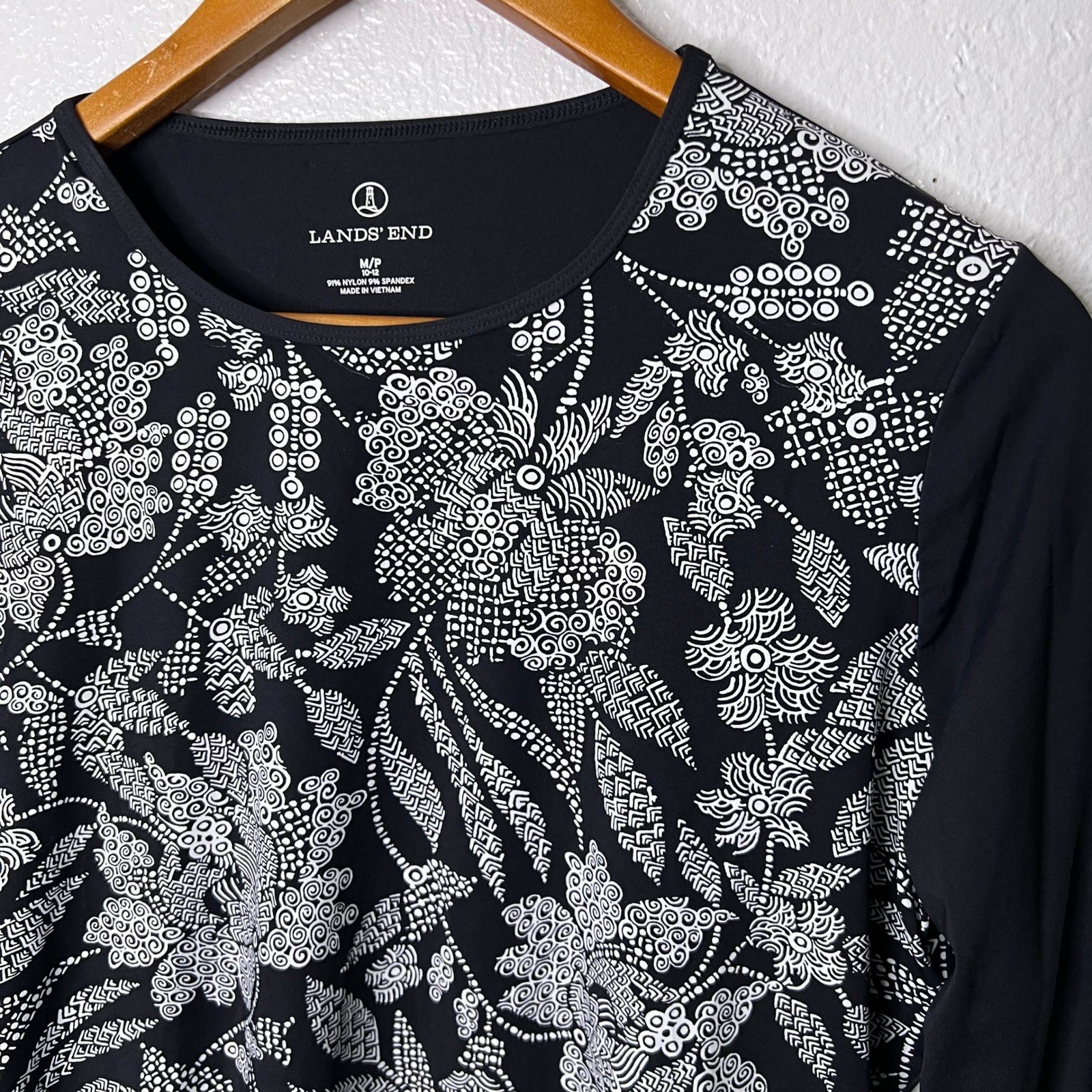 Lands End Womens Black Long Sleeve Rash Guard UPF Swim Modest Shirt M Petite