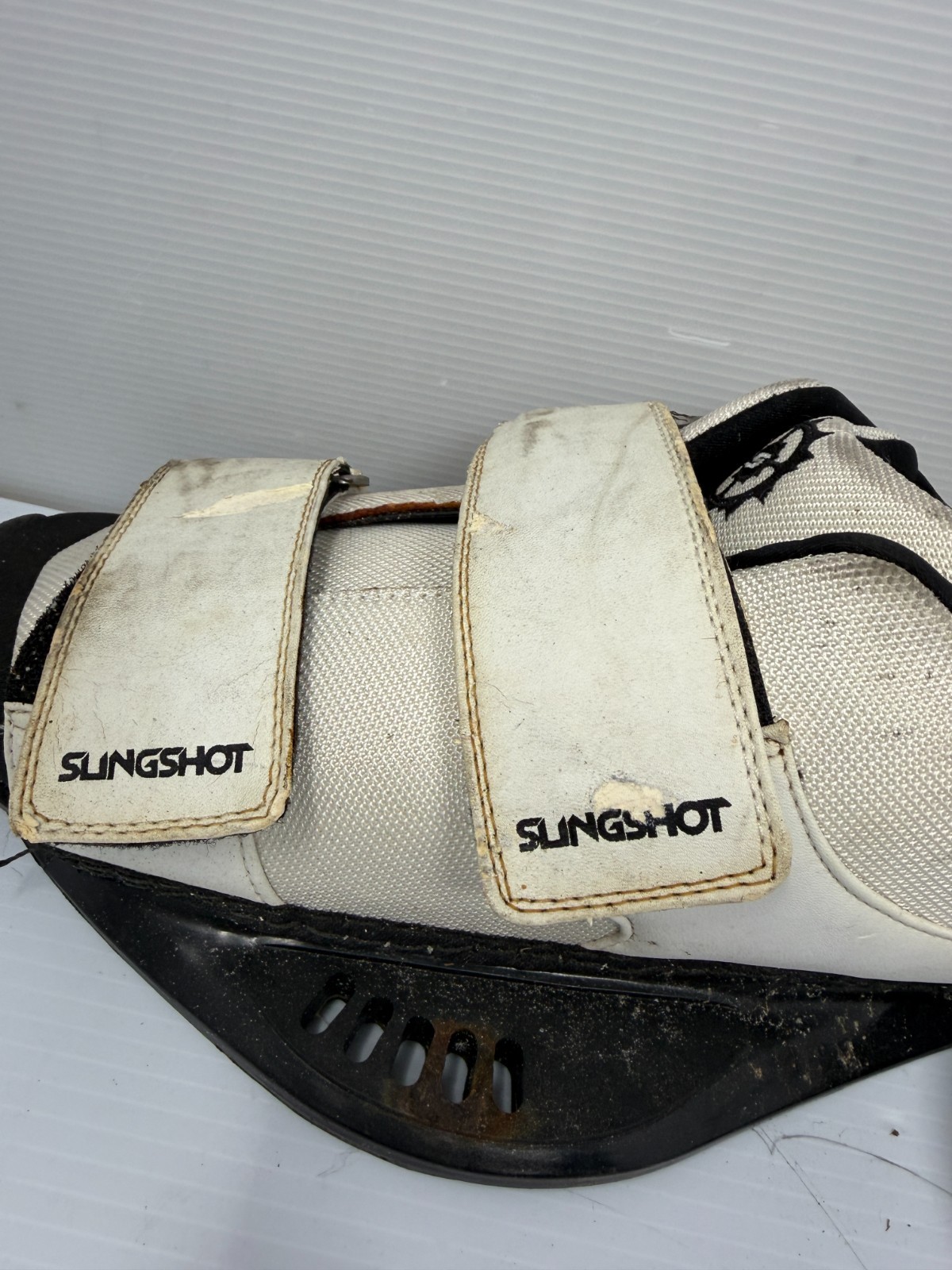 Slingshot Joint Wakeboarding, Kiteboarding, BindingsL/XL Rough Condition READ*