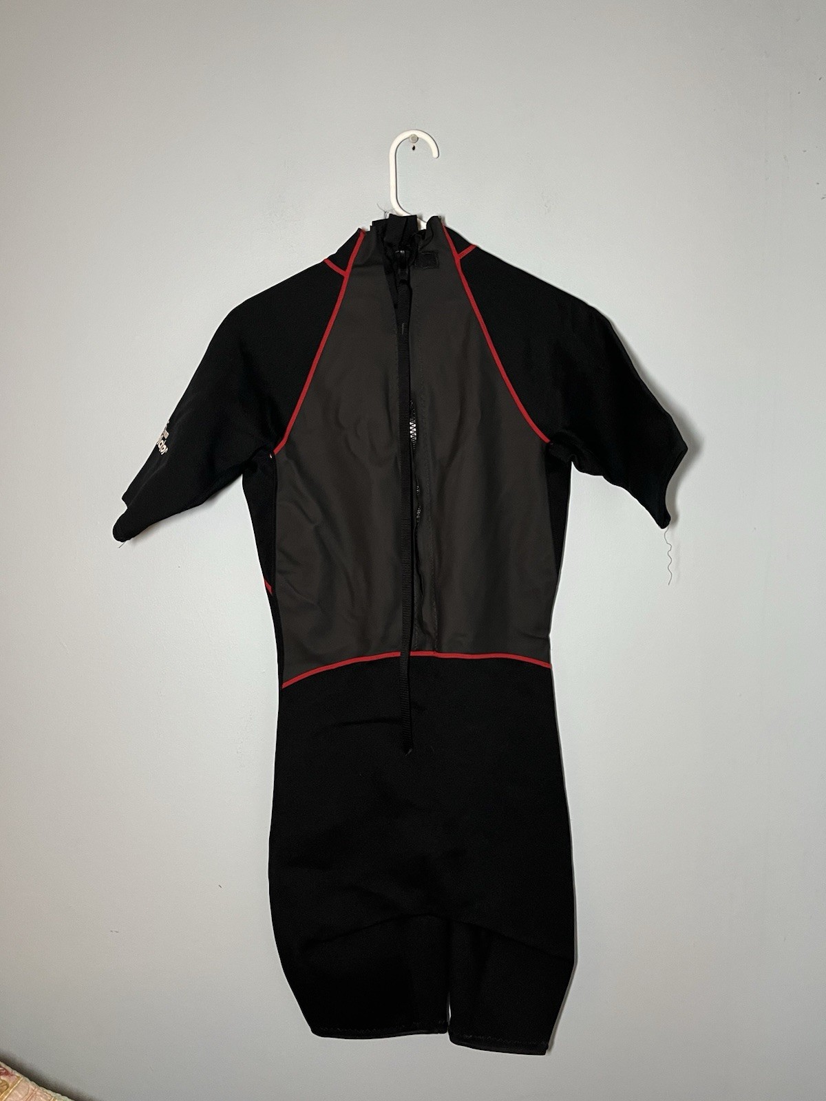 Gladiator Women’s Shorty Wetsuit Black/Red Gray .5mm Spring Suit Size M Back Zip