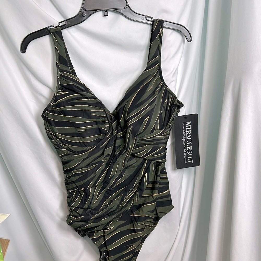 Miraclesuit Revele 1 piece Swimsuit – 16 – New 🏝️