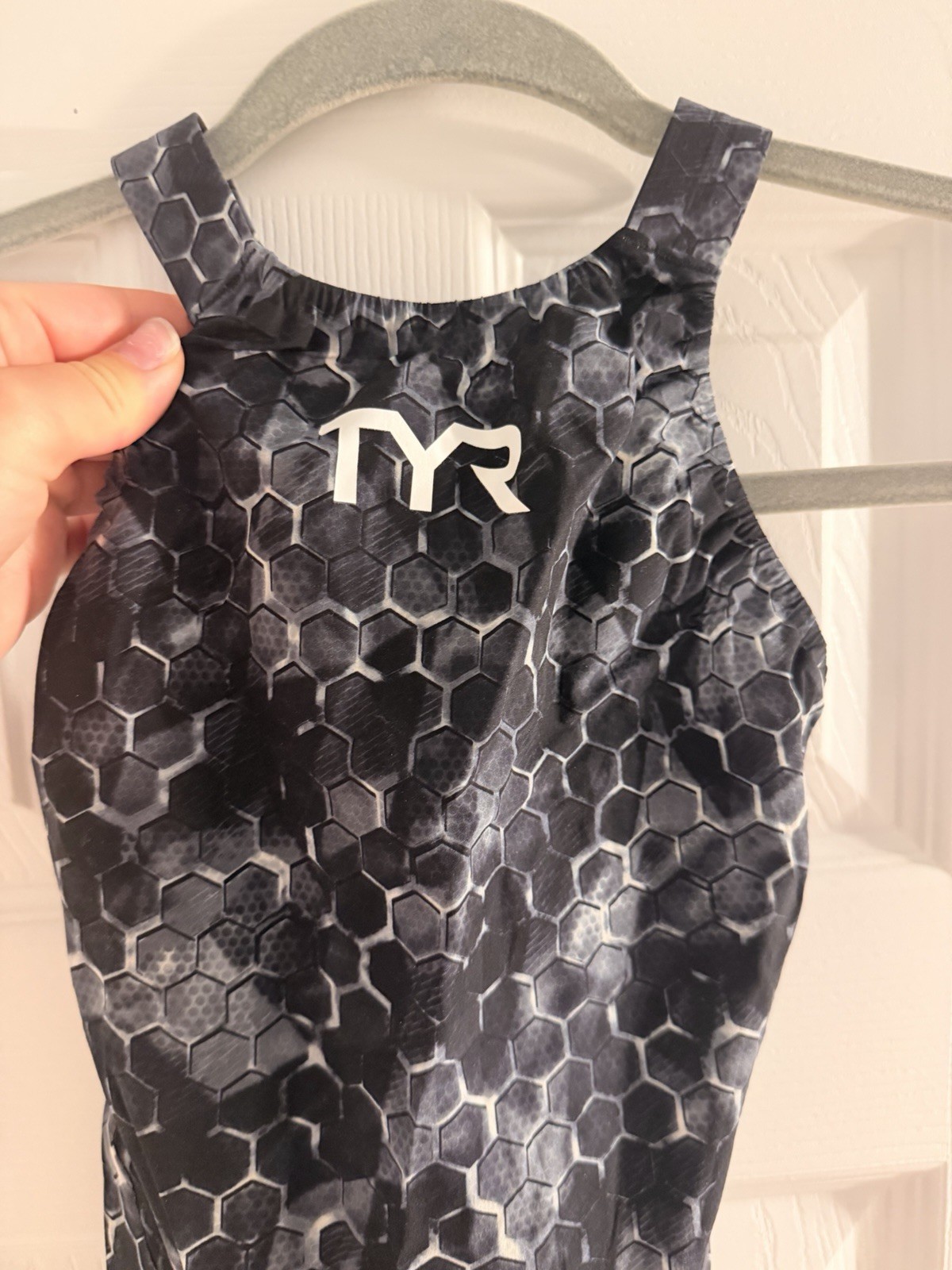TYR Women’s Avictor 2.0 Closed Back Tech Suite Size 25
