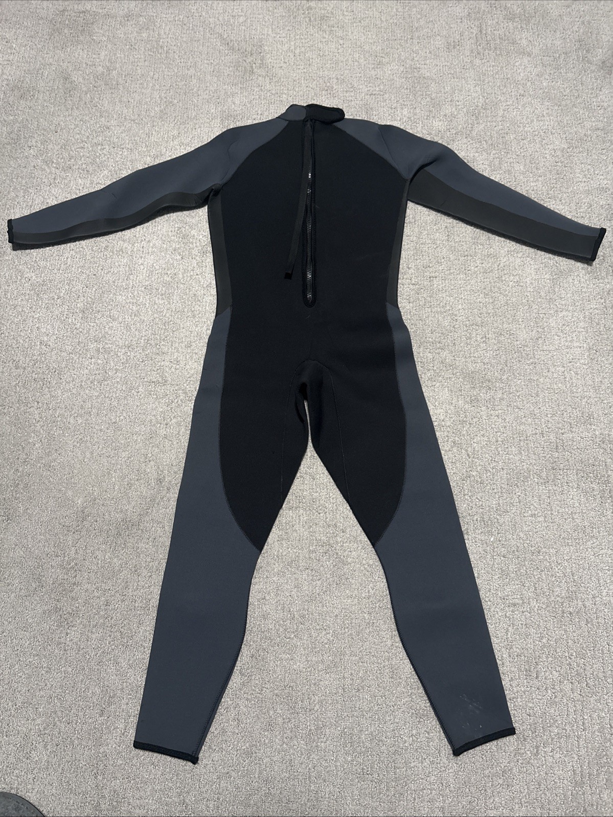 Beuchat brand men’s black & gray full-length neoprene wetsuit Size Medium
