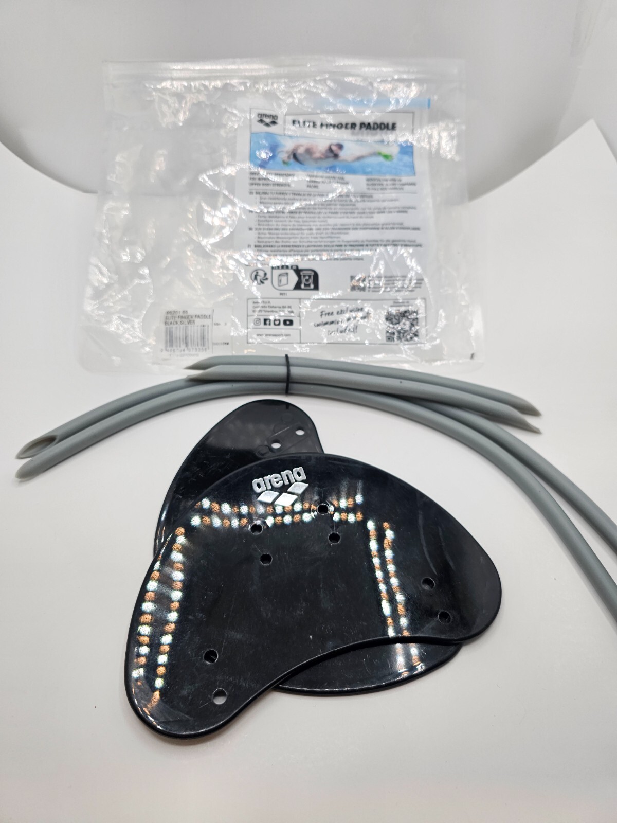 Arena 95251-55: Elite Finger Paddle Black/Silver, Swimming Hand Paddles