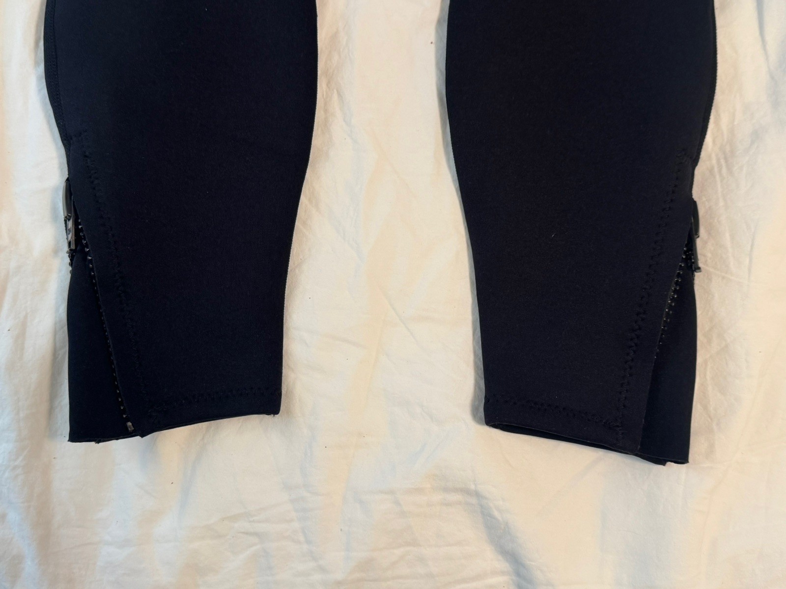 BARE velocity Full Length Wetsuit Men’s large Short 2/3mm Progressive Stretch