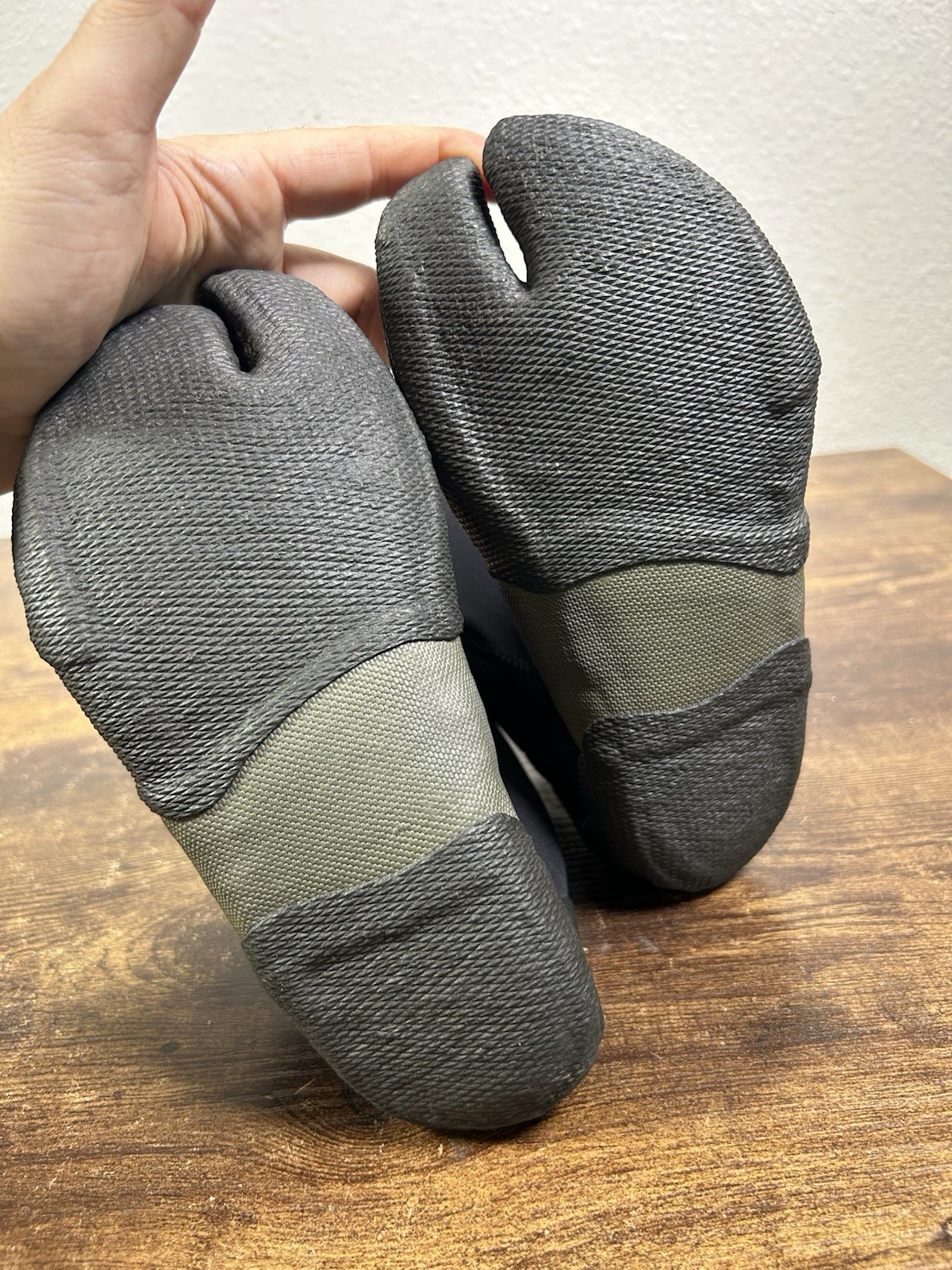 Patagonia R3 Split Toe Wetsuit Water Booties BLACK Womens size 5 8.5”