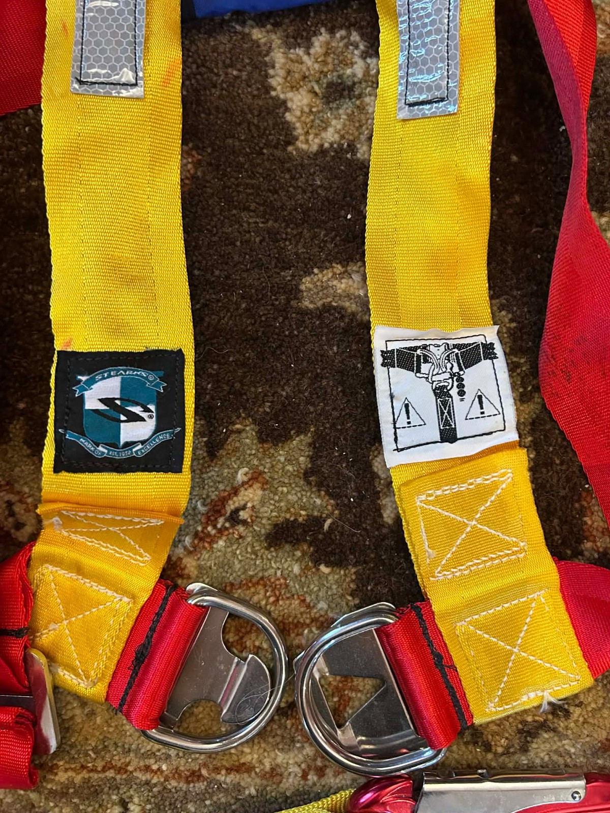 Two Stearns Sailing Harness medium large + Two Kong Italy Elastic Tether Single