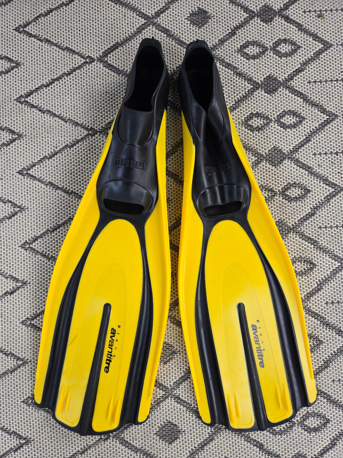 Mares Avanti Tre Full Foot Scuba Diving Snorkeling Fins – Yellow Size 9.5-10.5