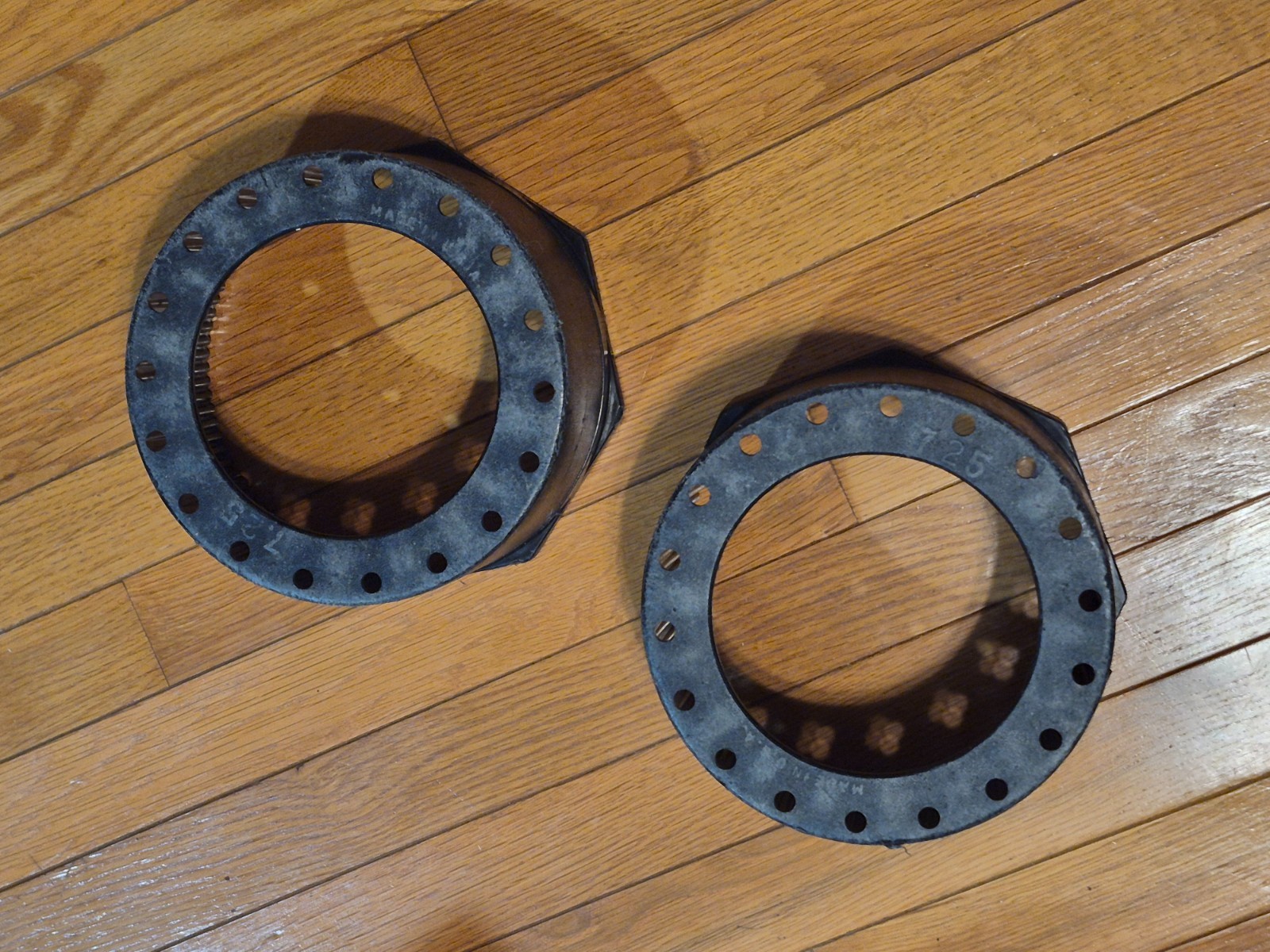 Set of 2 7.25″ Diameter, Hex Plastic, Flat Bottom Tank Boot for Aluminum 80 Tank