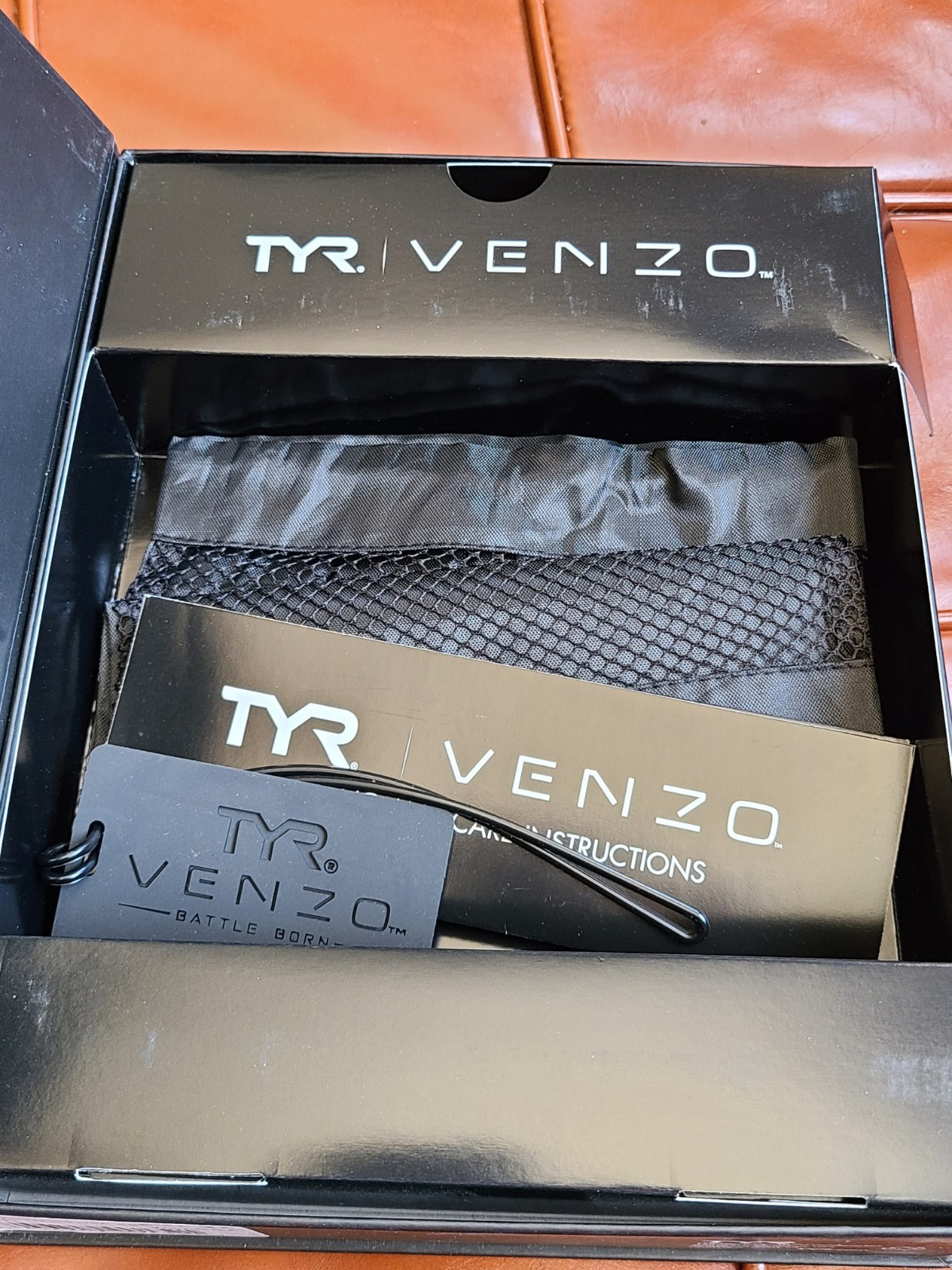 TYR Venzo Swimsuit TechSuit Size 25 Closed Back Genesis USA Flag w/Box 921
