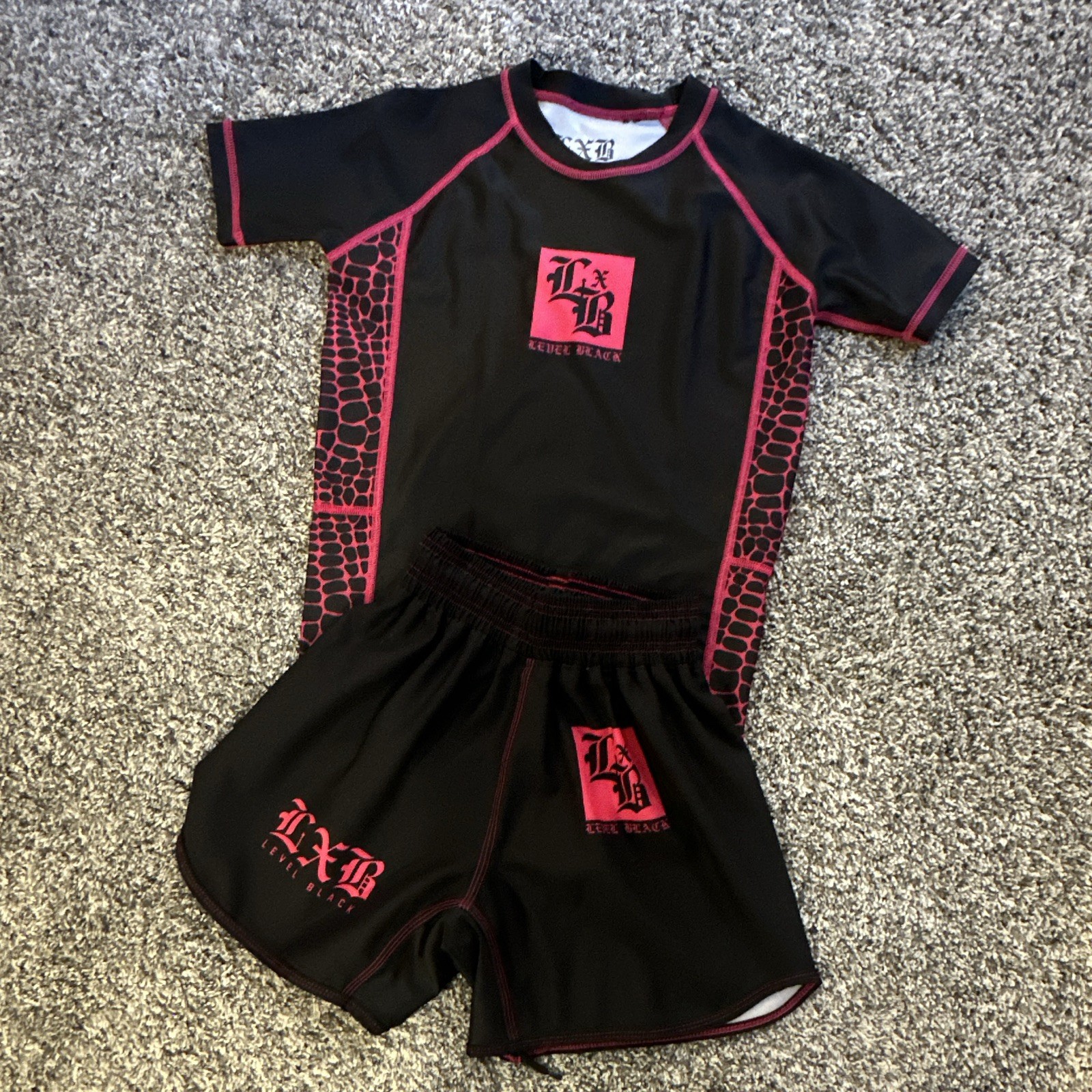 LXB Level Black Rash Guard Shirt & Shorts Set, Size YL, Black/Pink