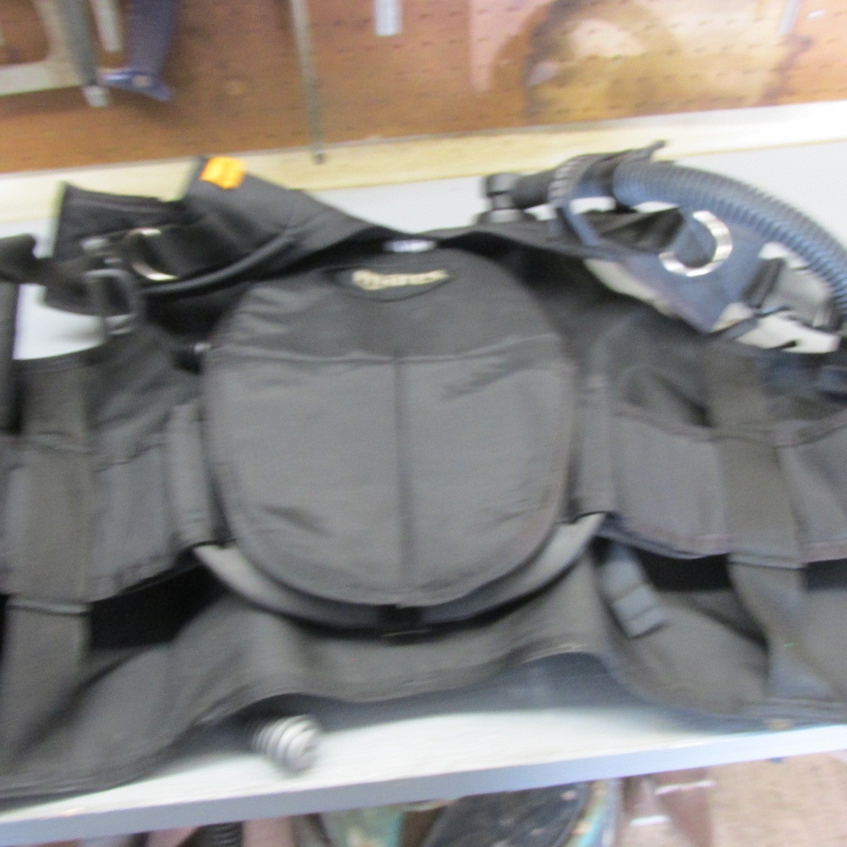 Mares Vector Origin Scuba Diving BCD Vest – Black – Size: MED. – Good Condition