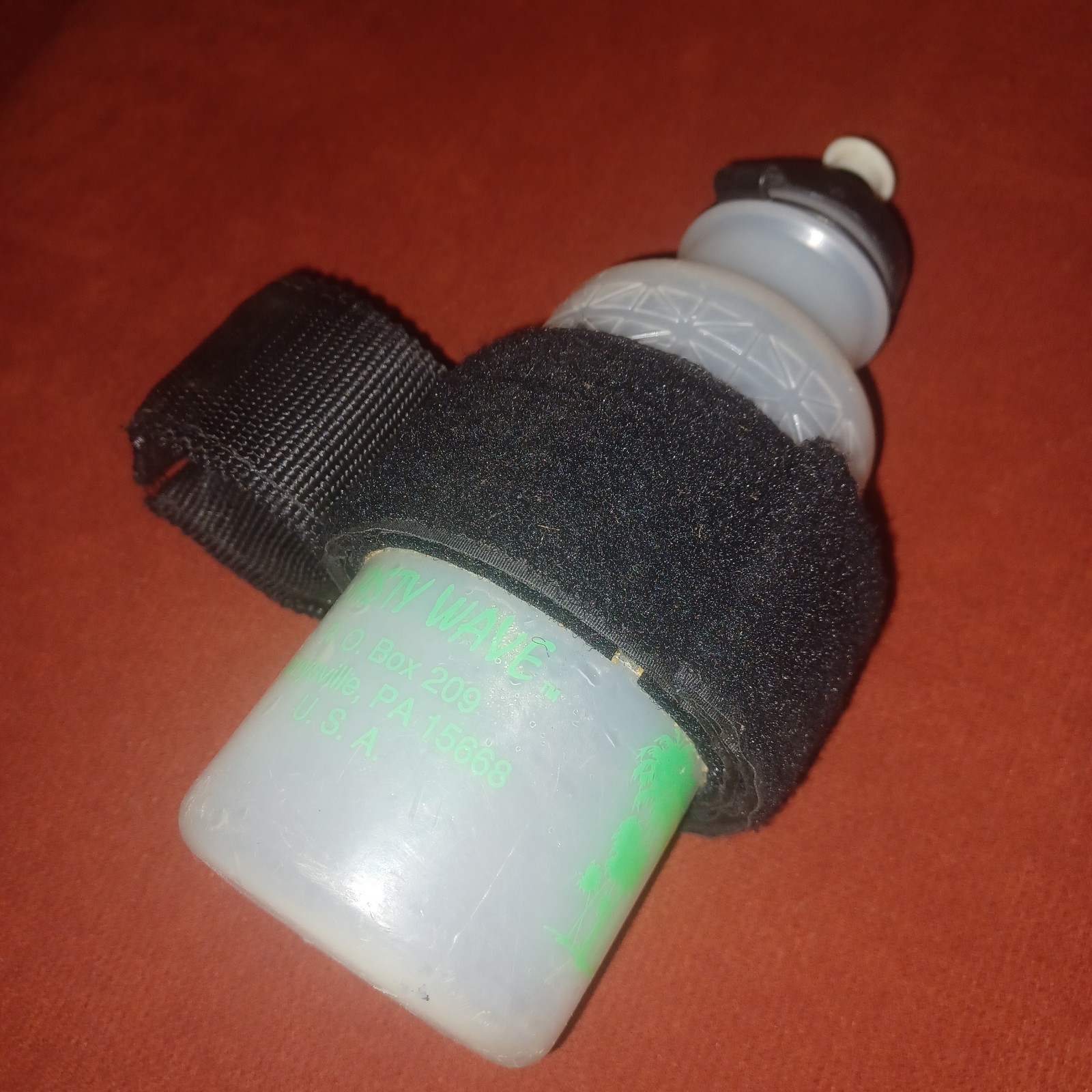 RARE windsurfing/bike mast-bottle 20oz Vel cro/fastener Take beverage everywhere