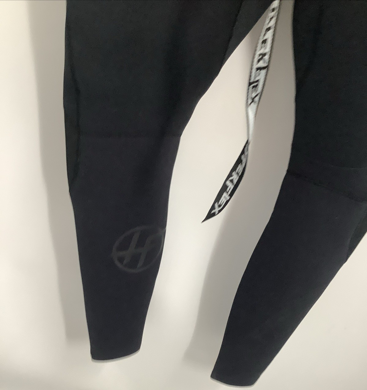 HyperFlex Men’s 3/2 mm VYRL Chest Half Zip Black Wetsuit Size Medium