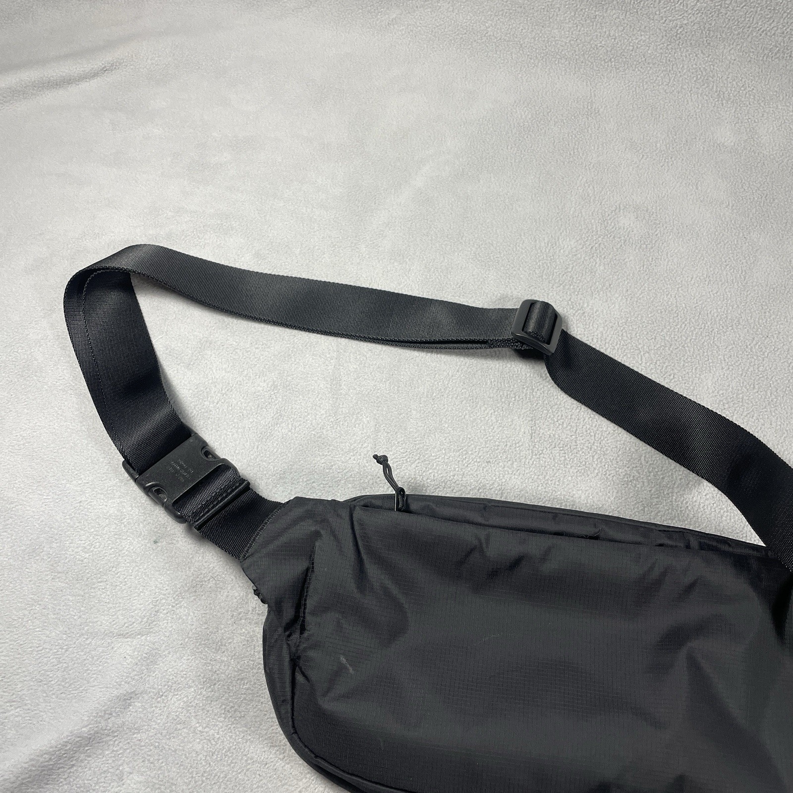 Tomtoc 3.5L Sling Bag Crossbody Black RFID Fanny Pack Adjustable Travel T33
