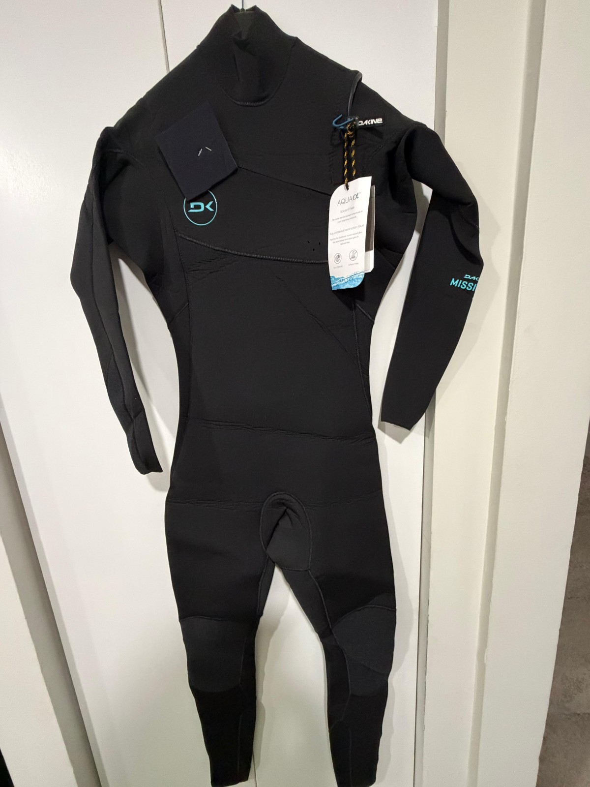 Wetsuit 3/2 mm Black ST size 5’9-5’11 NWT Zip Free