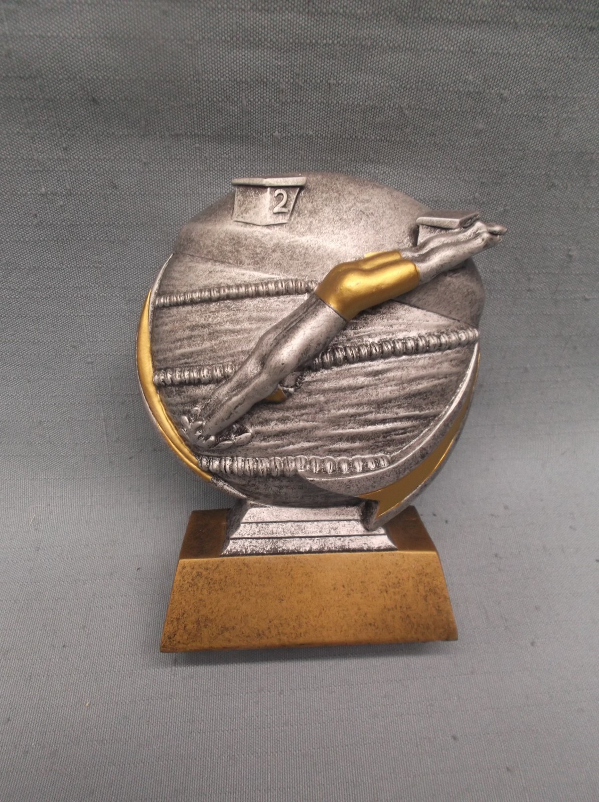 male SWIMMING Award trophy resin round MX529