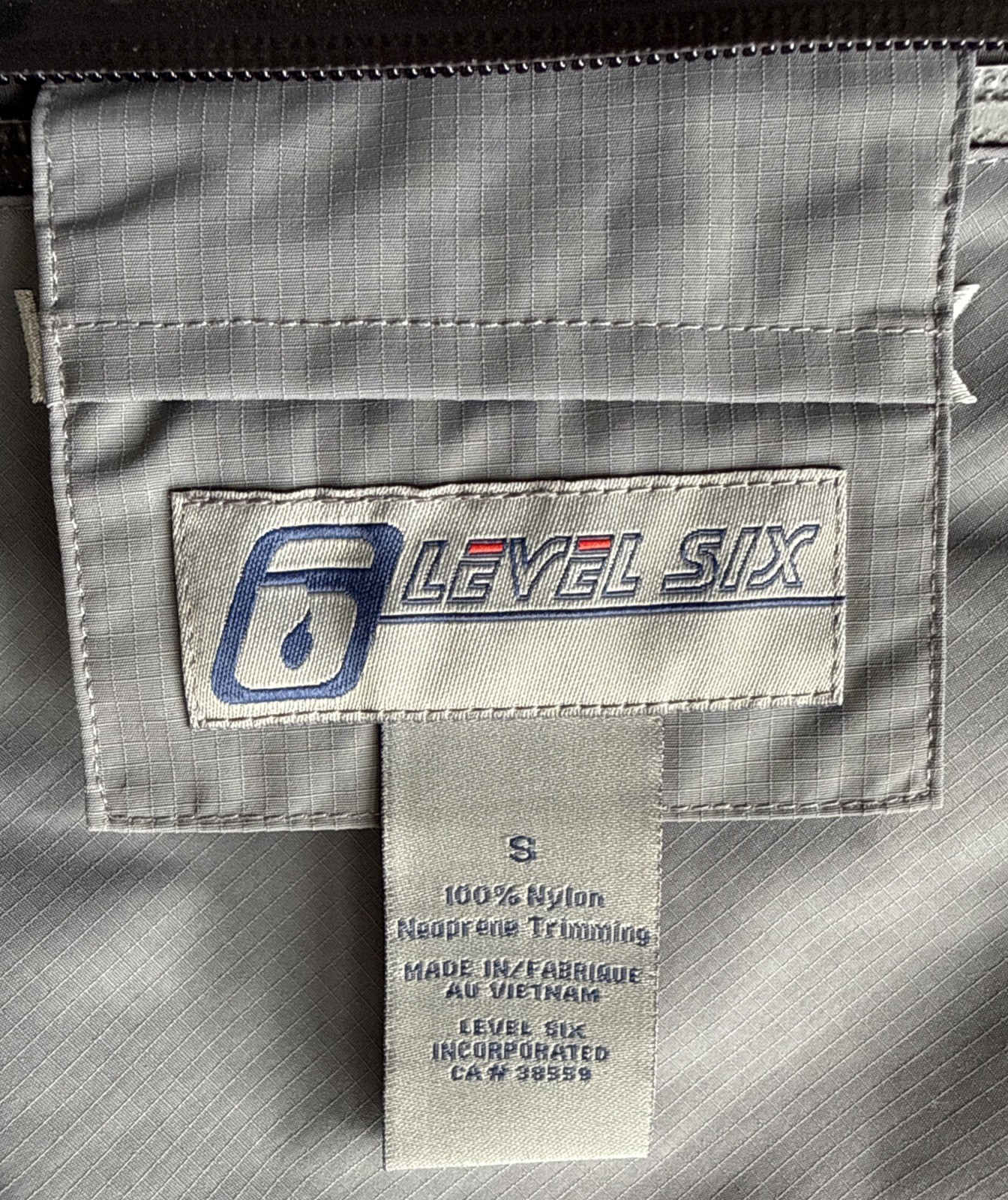 NWT Level Six Jacket Men’s Small Gray Short Sleeve Kayak Paddling Semi Dry Top