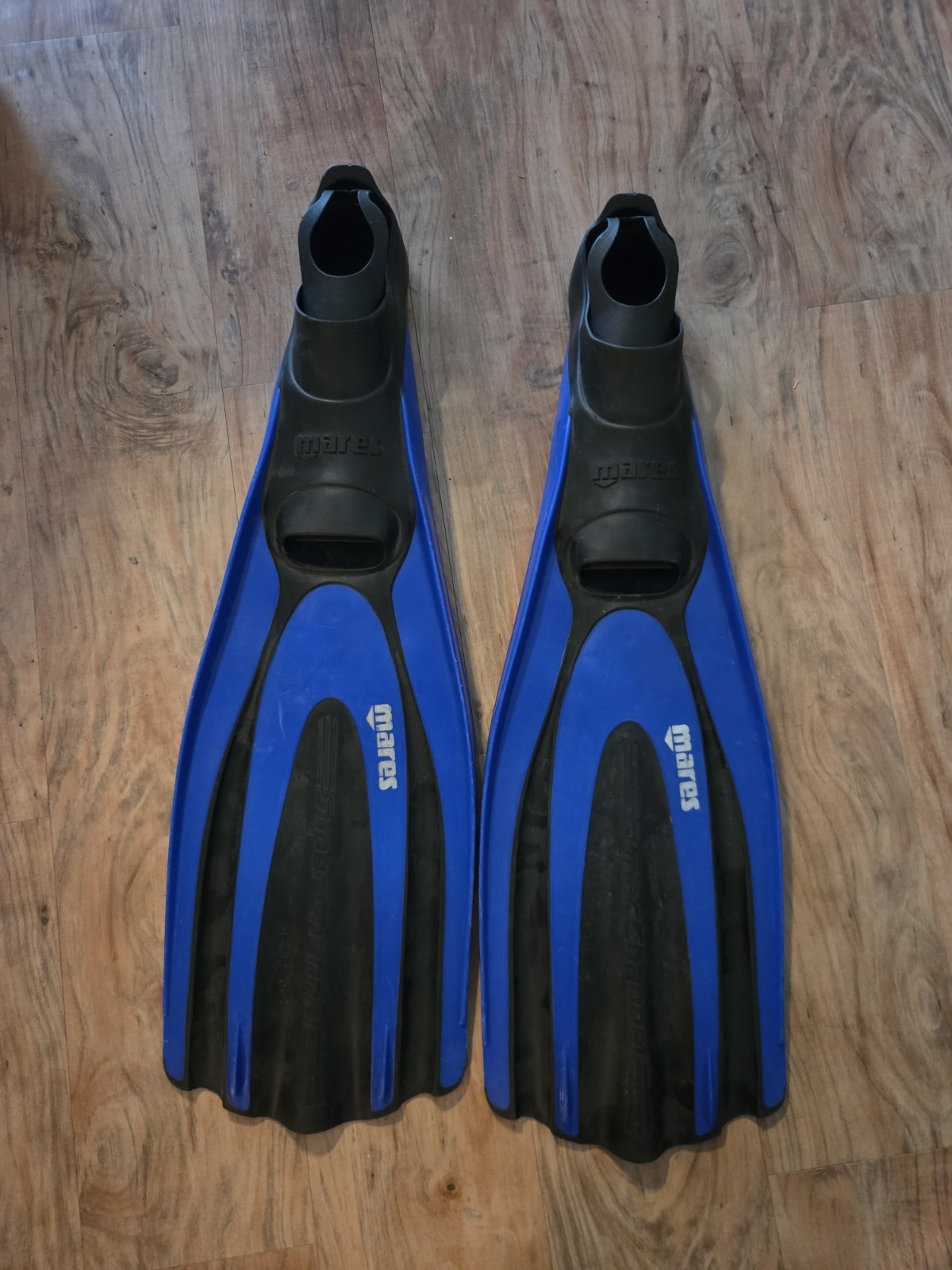 Mares Avanti Superchannel Full Foot Scuba Snorkeling Fins Blue- 9.5-10.5