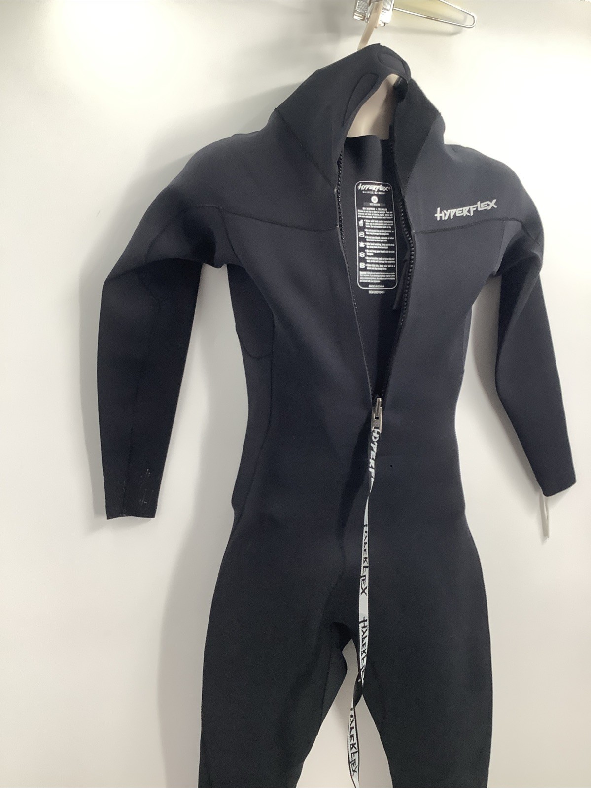HyperFlex Men’s 3/2 mm VYRL Chest Half Zip Black Wetsuit Size Medium