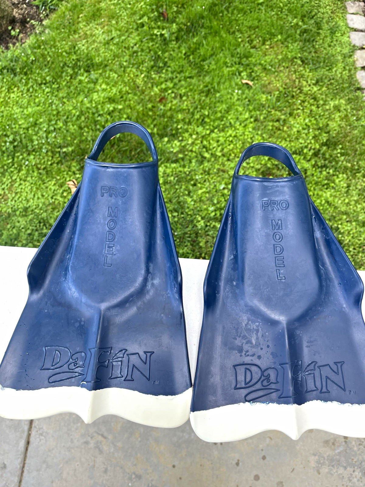 DaFiN Pro Model Swim Fins Flippers, Size 3-4 X-Small, Blue/White