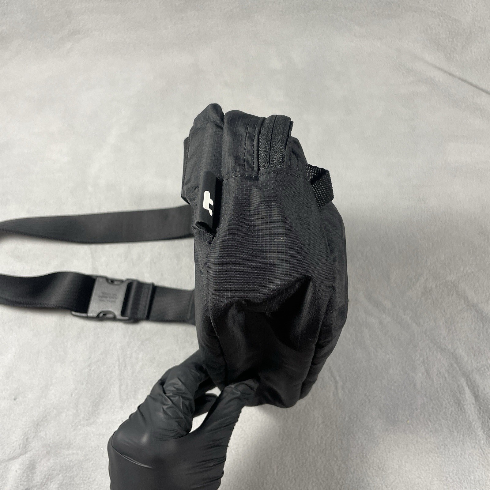 Tomtoc 3.5L Sling Bag Crossbody Black RFID Fanny Pack Adjustable Travel T33