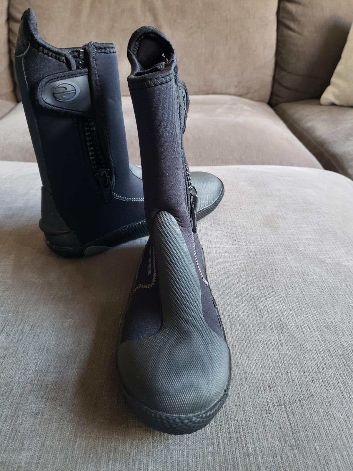 Size 7 – Deep Sea Men’s Scuba Booties Black Zip Up – NEW AND UNUSED!