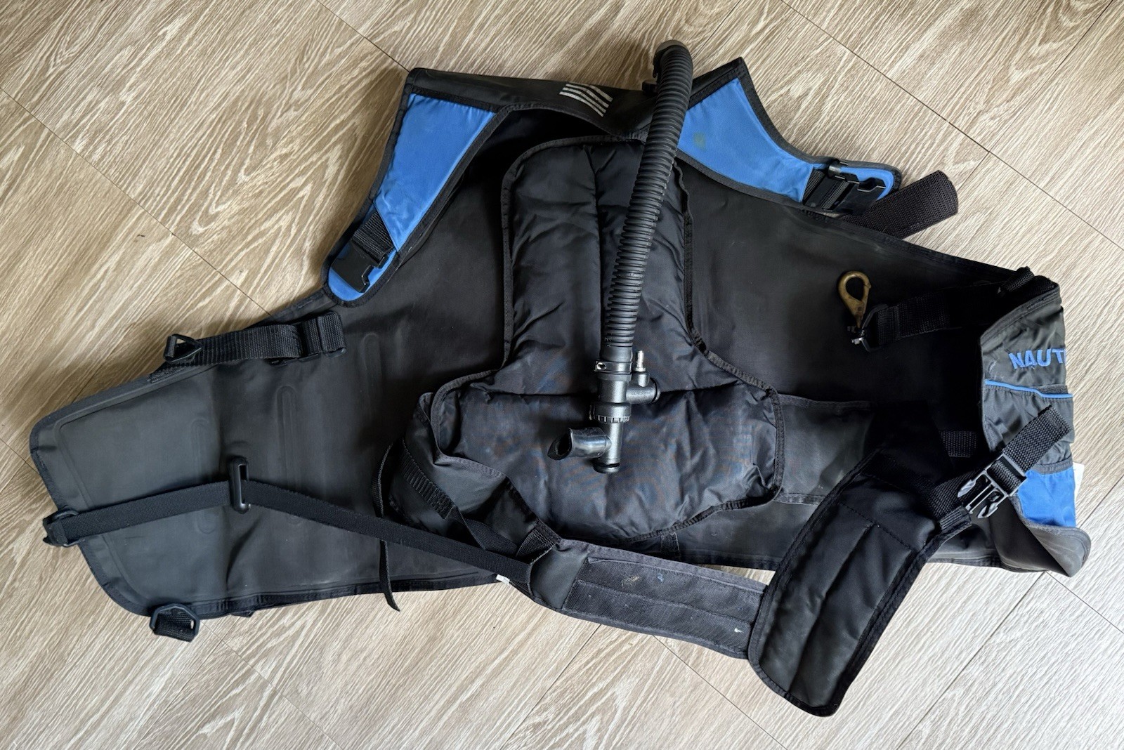 Dacor Nautica Large? (not Visible Size Tag) Blue Black As Is AT65