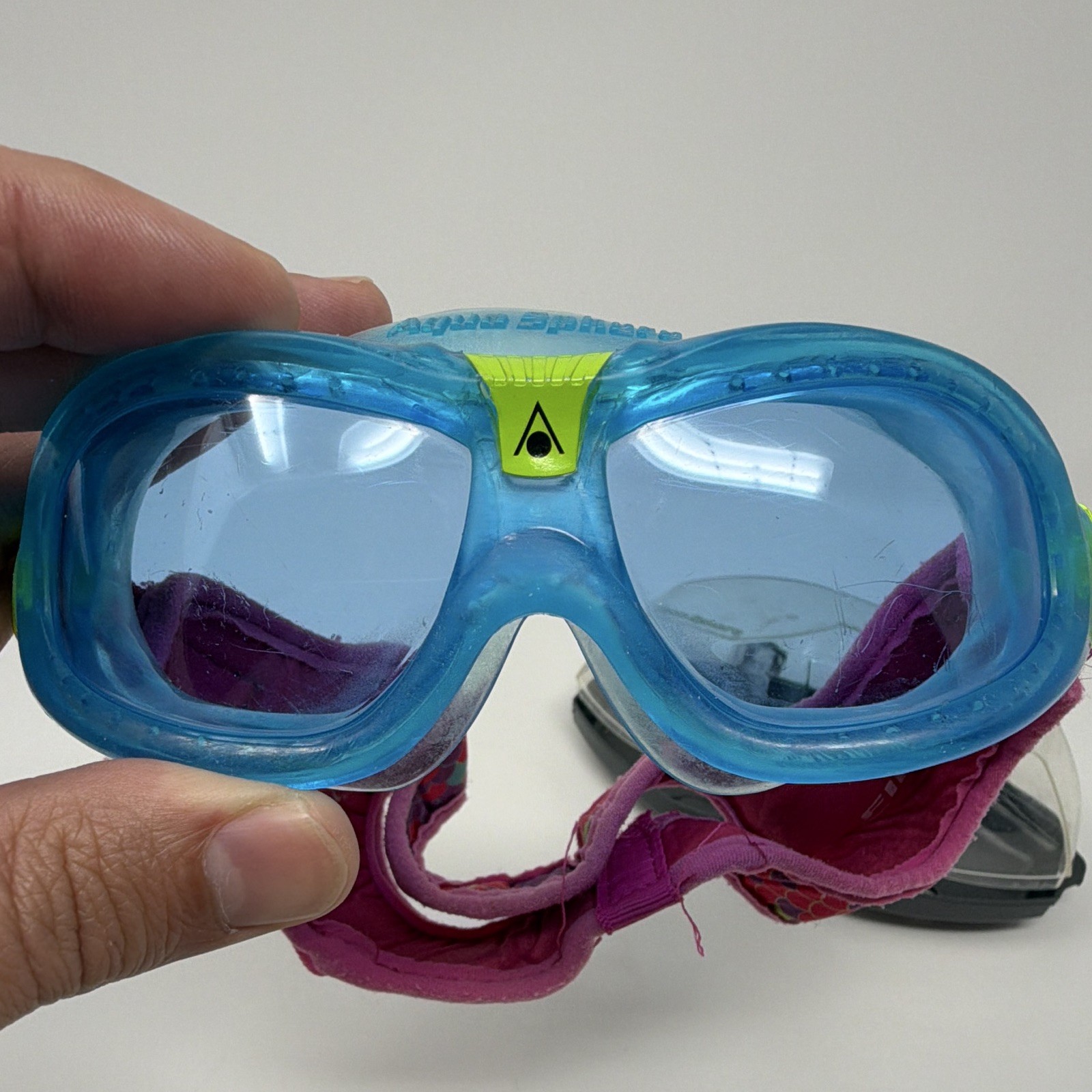 FINIS Aqua Sphere Swim Goggles w/ Neoprene Strap & Hard Protective Case bl/pink