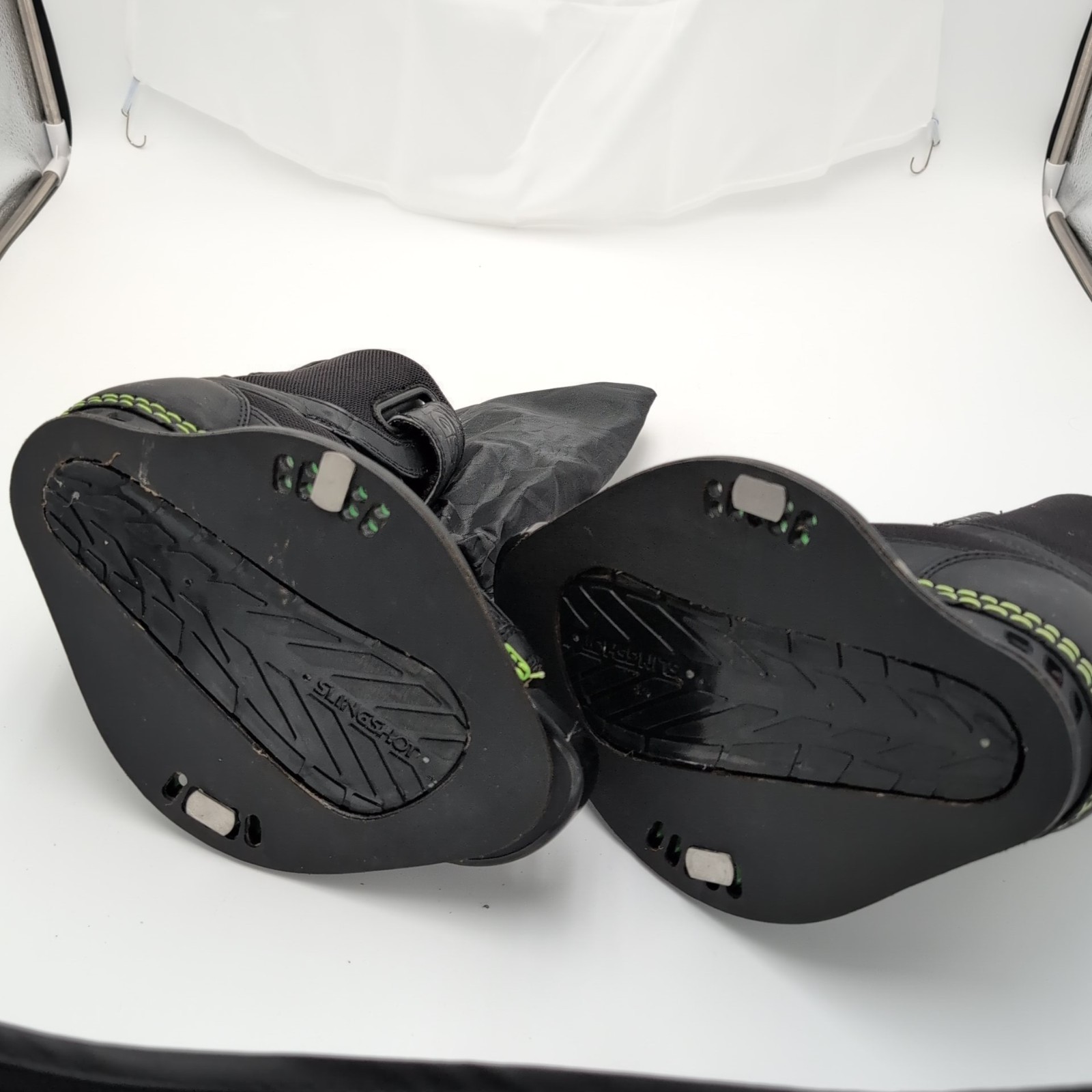 Slingshot The Option Wakeboard Bindings Boots S/M Black Green w Fins