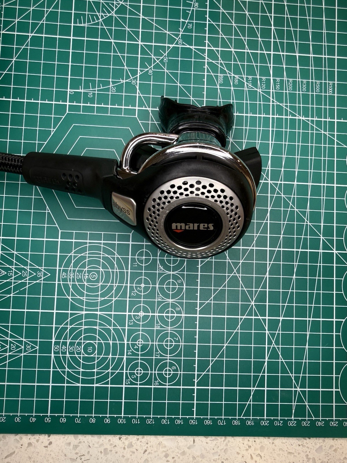 Mares Abyss MR 22x Scuba Diving Regulator w/MiFLex Hose – Yoke
