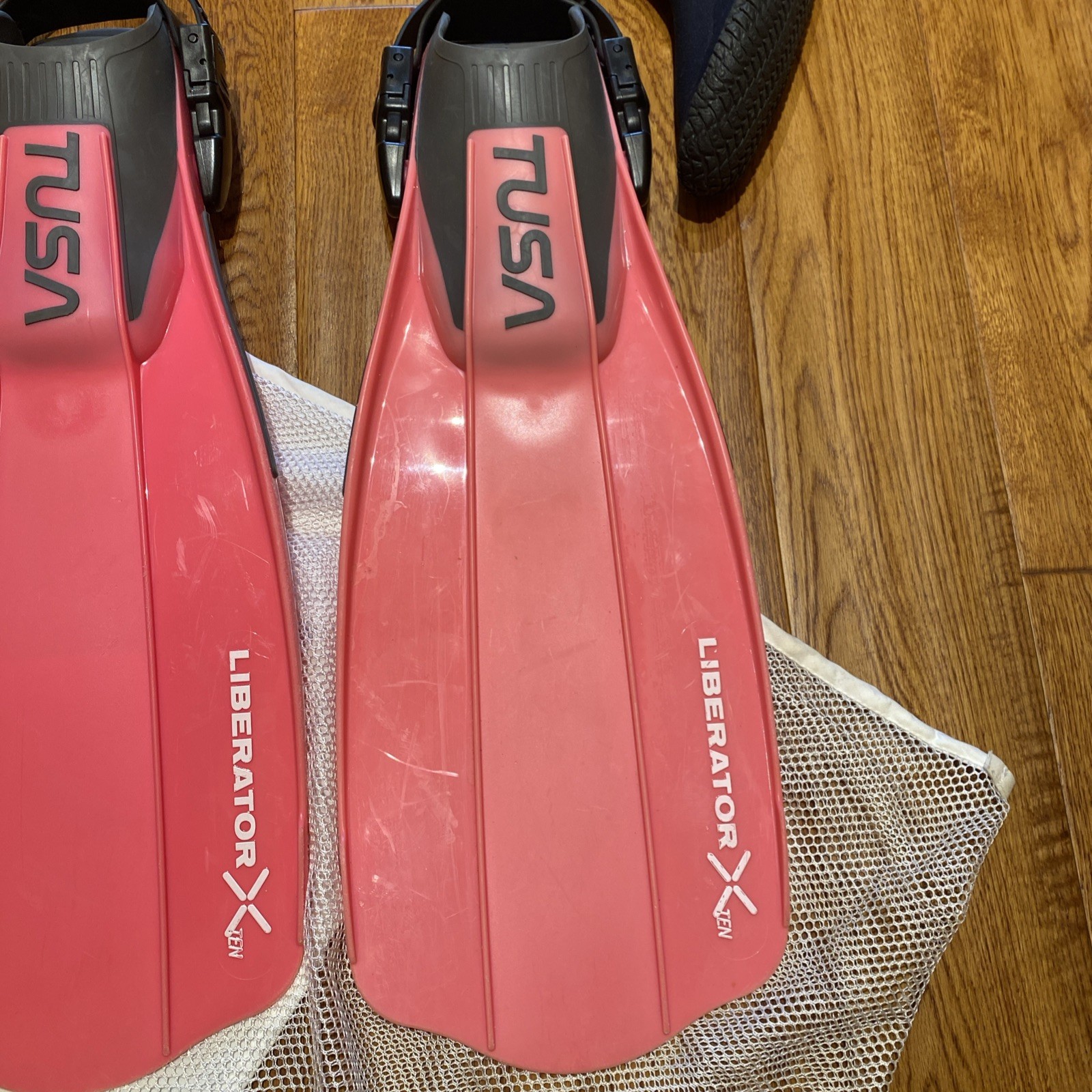 TUSA Liberator X-Ten Open Heel Diving Fins Pink + Scubapro Zip Boots Small + Bag
