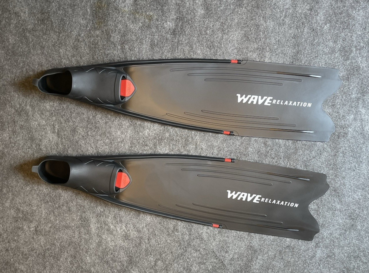Wave Long Blade Diving Fins Full Pocket Size 5.5-6.5 New In Bag