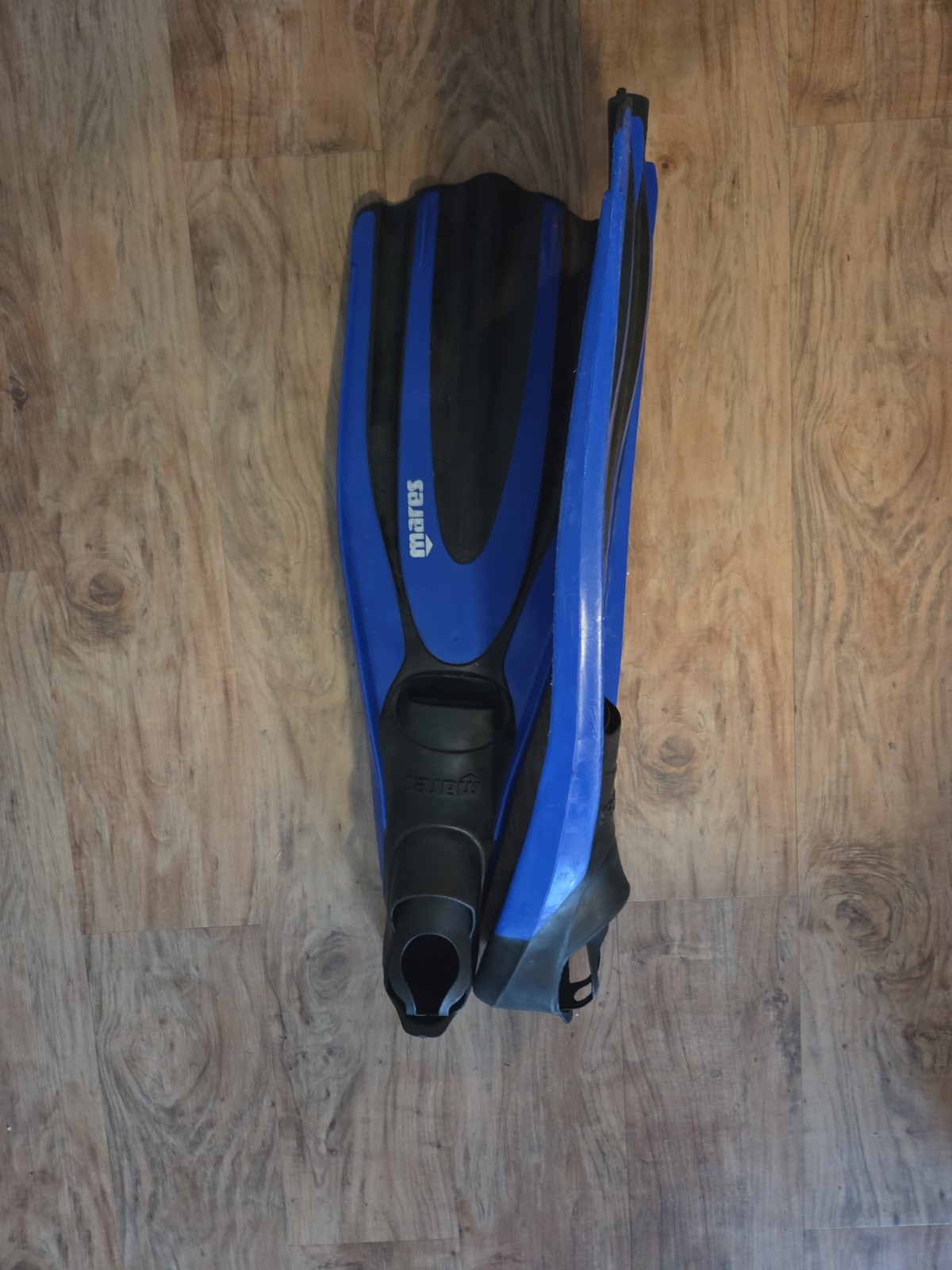 Mares Avanti Superchannel Full Foot Scuba Snorkeling Fins Blue- 9.5-10.5