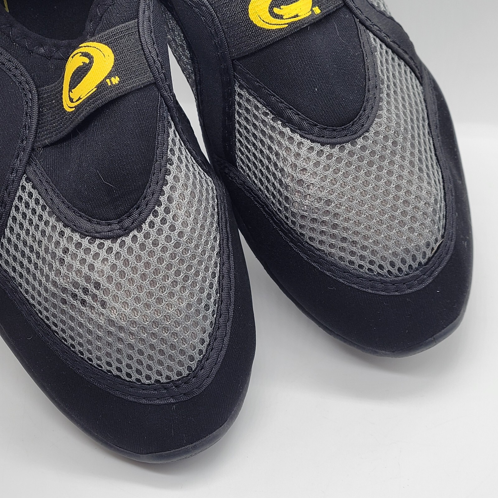 Brand New O’Rageous Water Park Men’s Shoes Slip on Size 7 Black Grey Yellow