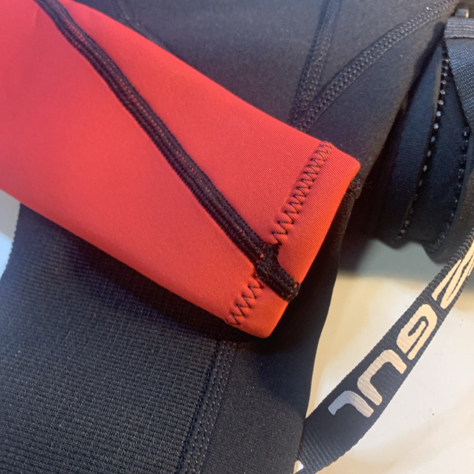 GUL Child Neo Flex Zip Wetsuit – Black & Red US 10 year UK 9-10 EU 134/140cm