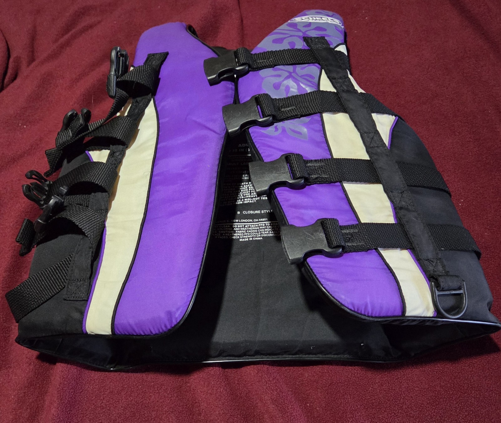 Women’s Life Vest X-Small 28-32″ Chest, Scheel’s, 4 Buckles, Purple and Black