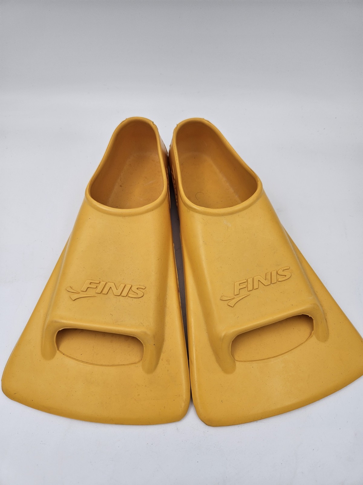 Finis Zoomers Gold Short Blade Swimming Fins Size D Men’s 5.5-7 Women’s 6.5-8