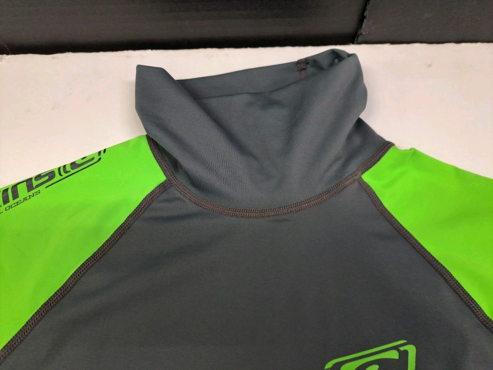 NWT C- Skins Mens Short Sleeve Rashguard UV 50 Grey/Green M #7151