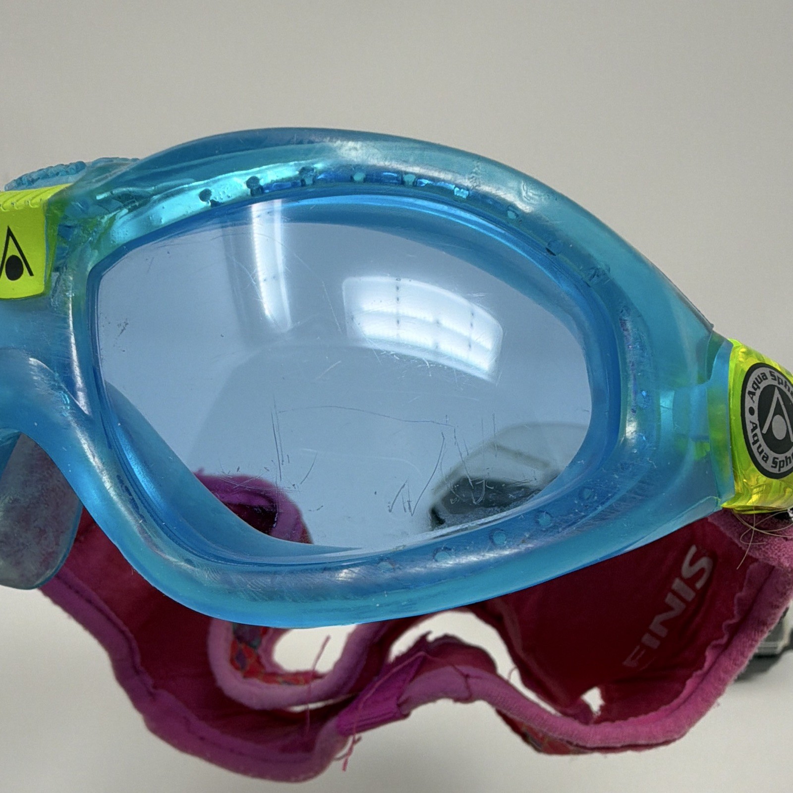 FINIS Aqua Sphere Swim Goggles w/ Neoprene Strap & Hard Protective Case bl/pink