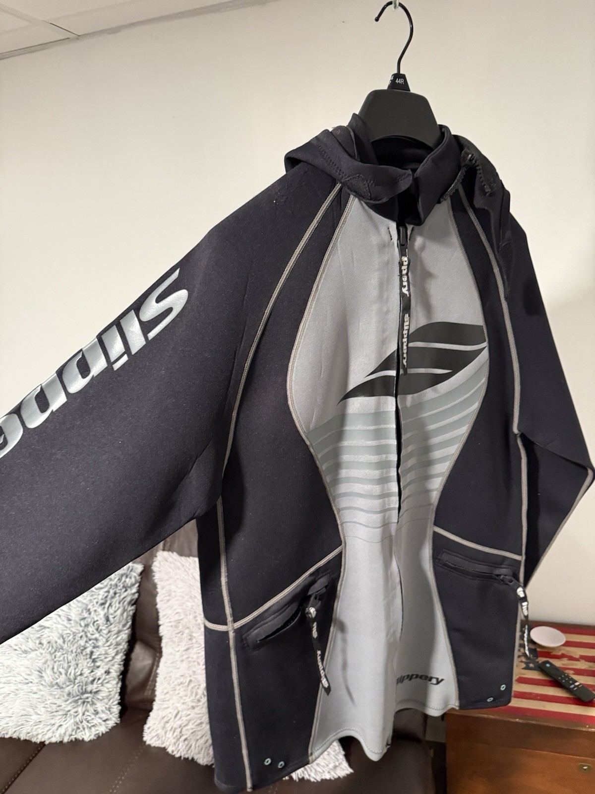 SLIPPERY TOUR COAT OVERSIZED FITS OVER PFD, REMOVABLE HOOD, 2 POCKETS MENS SIZES