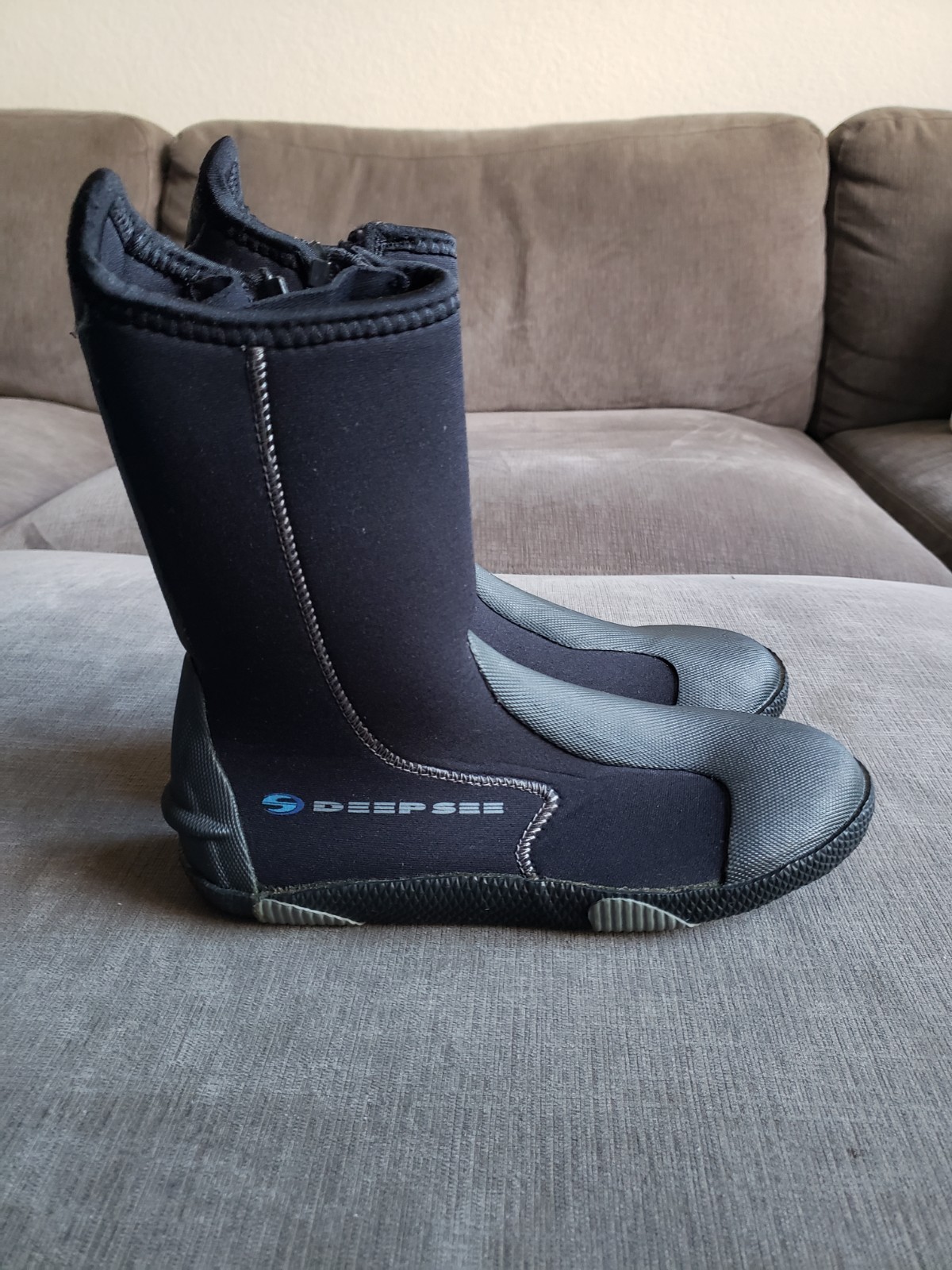 Size 7 – Deep Sea Men’s Scuba Booties Black Zip Up – NEW AND UNUSED!