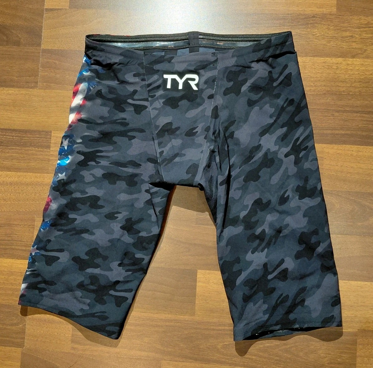 TYR Venzo Jammers USA Mens Size 29 FINA Competitive Jammers FINA Approved