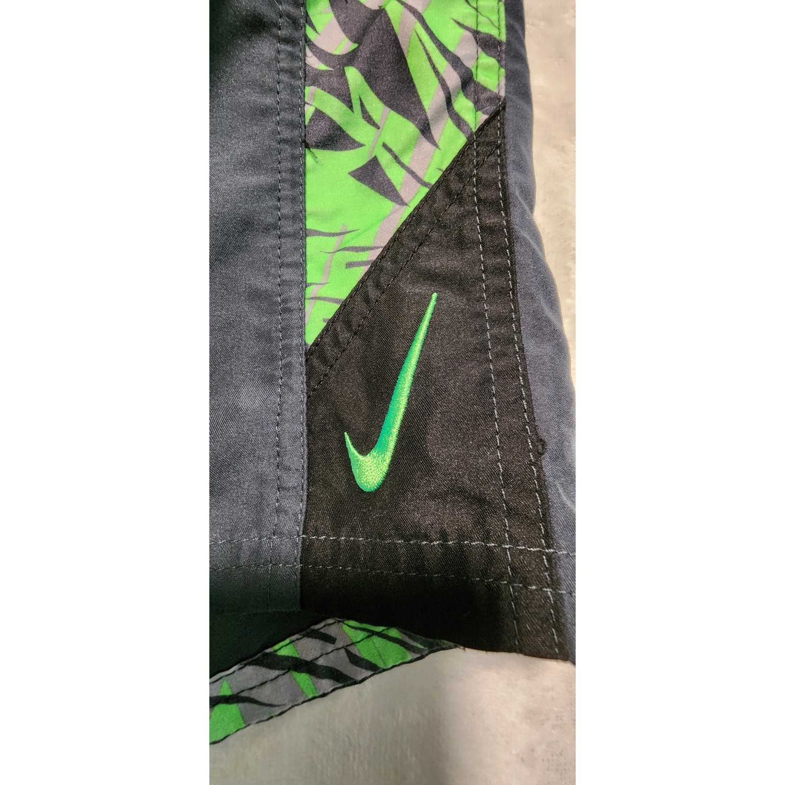 Nike Swim Trunks Board Shorts Gray Green Palm Leaf Print Mens Size L