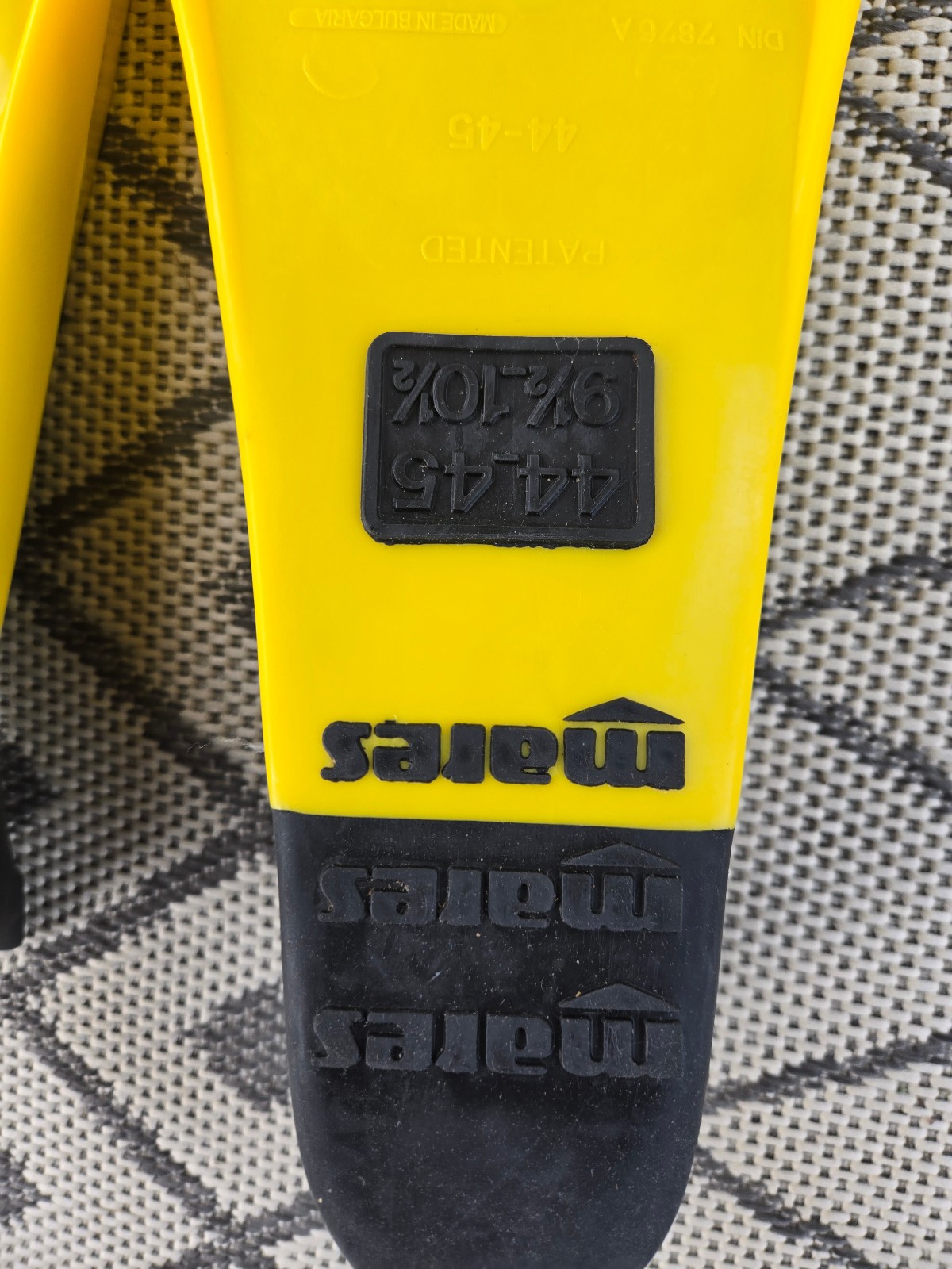 Mares Avanti Tre Full Foot Scuba Diving Snorkeling Fins – Yellow Size 9.5-10.5