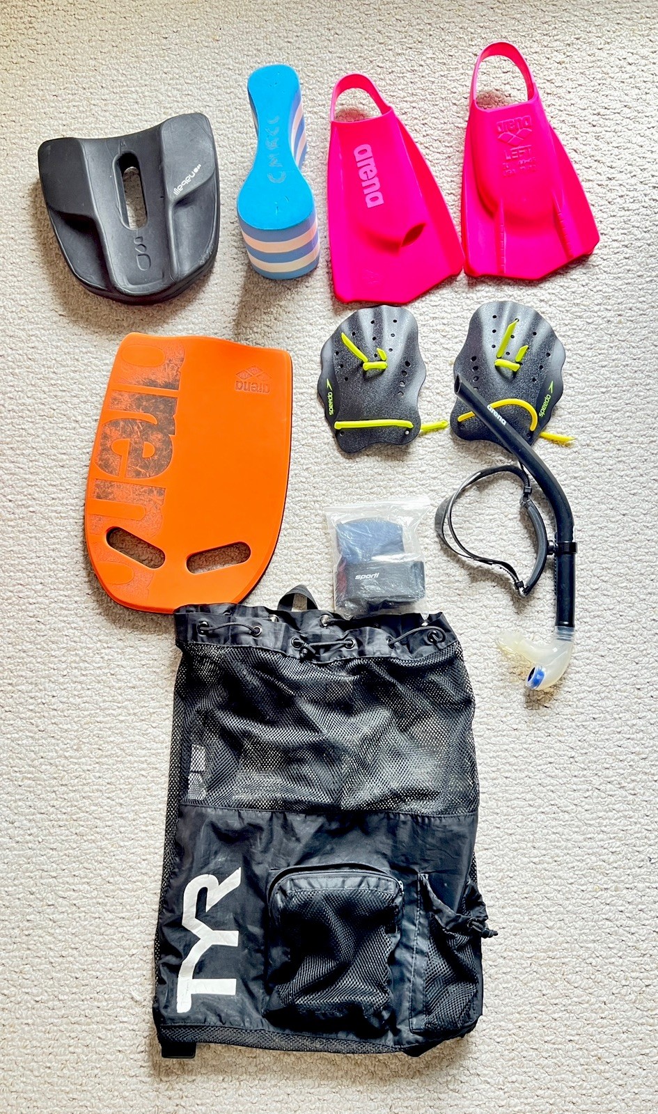Meshbag w’ swim equipment (Fins, Pool Buoy, Snorkel, Parachute, Board, Paddles)