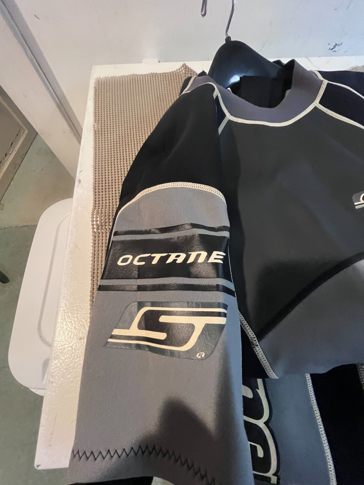 Slippery When Wet Octane wet suit tag size L