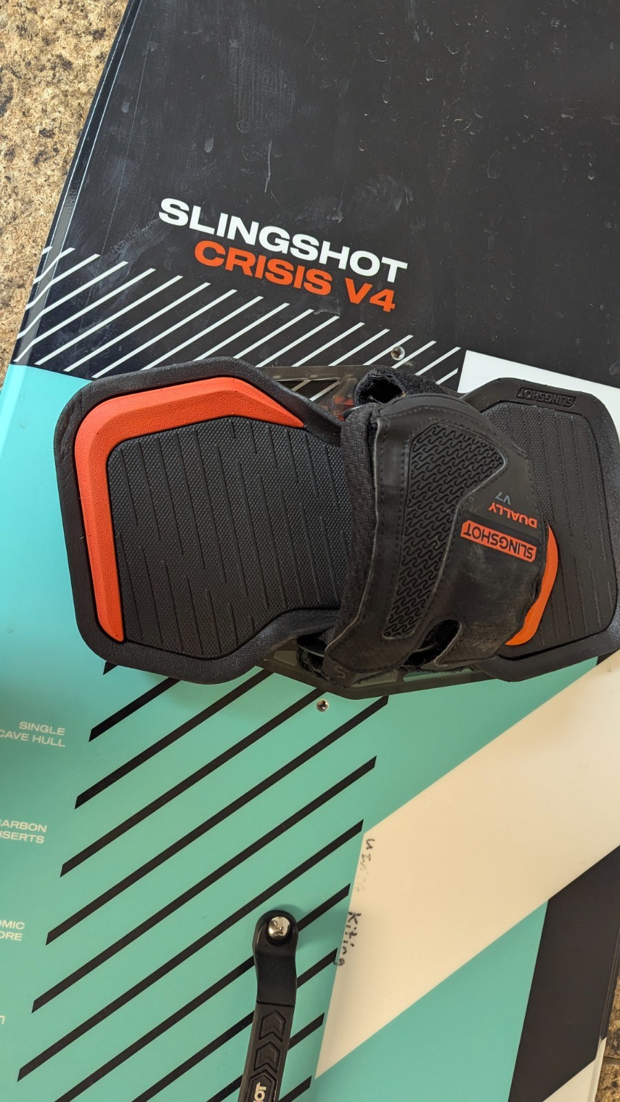 Slingshot Crisis V4-146- Kiteboard and Dually V7 Kiteboard Foot Straps