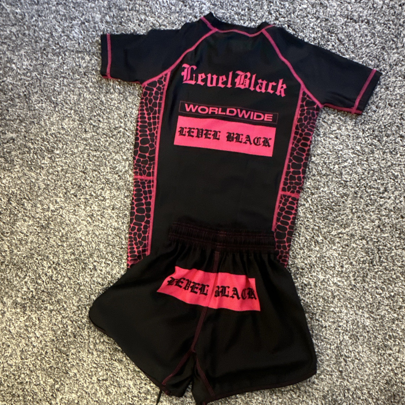 LXB Level Black Rash Guard Shirt & Shorts Set, Size YL, Black/Pink